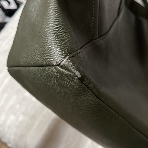 Lululemon All Day Tote - Picture 4 of 16